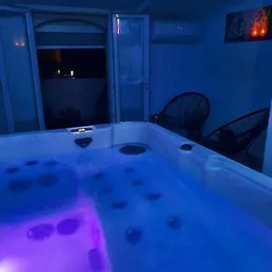 maison-avec-jacuzzi-saint-mitre-les-remparts.fr-provencehotel.com/